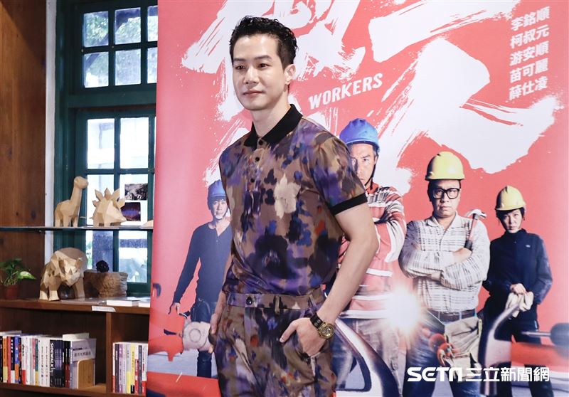 游安順和薛仕凌演出工人超到位。（圖／記者林聖凱攝影）