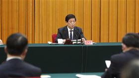 反分裂法15週年 栗戰書：台獨是絕路一條針對「反分裂國家法」實施15年，中共政治局常委、全國人大常委會委員長栗戰書（中）29日稱，「台獨是絕路一條，以身試法必遭嚴懲」。（中新社提供）中央社　109年5月29日