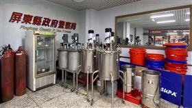 屏警查獲製毒工廠（1）屏東縣警察局29日宣布在屏東市建國路一處民宅及貨櫃屋查獲製毒工廠，查扣市值約新台幣2000萬元的毒品及製毒器具，並查出背後金主是屏東市富二代。（屏東縣警局提供）中央社記者郭芷瑄傳真　109年5月29日