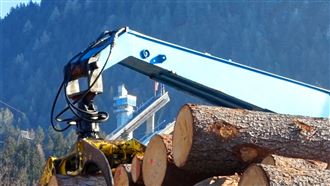 女工捲碎木機！同事束手無策…看著她慘死