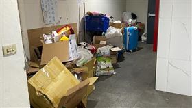 囤積,資源回收場,蟑螂,小強,樓梯間,鄰居,mobile01。(圖/翻攝自mobile01)