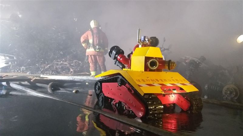 滅火機器人初登板！　新北消防生力軍