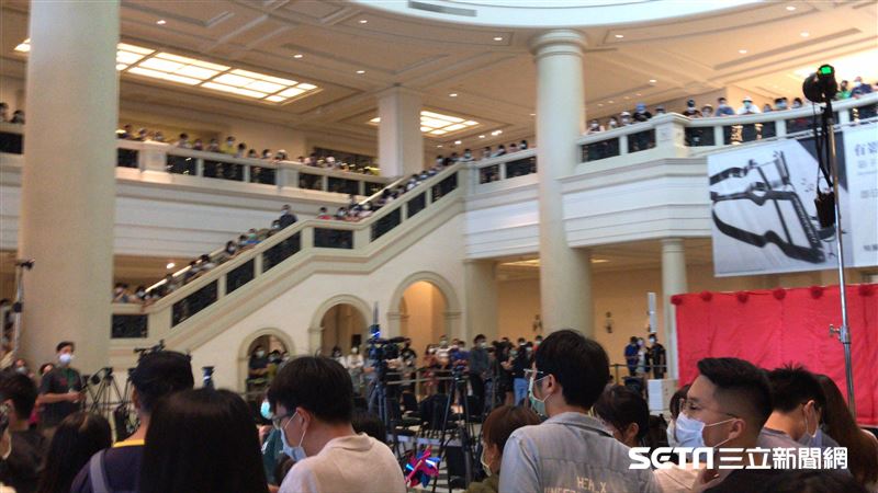 奇美博物館人潮爆棚　全都為了這5人