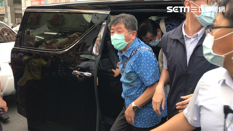 台南民眾太熱情　阿中吃喝過站不停