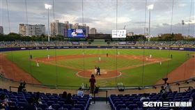 新莊棒球場滿場。（圖／記者劉彥池攝影）