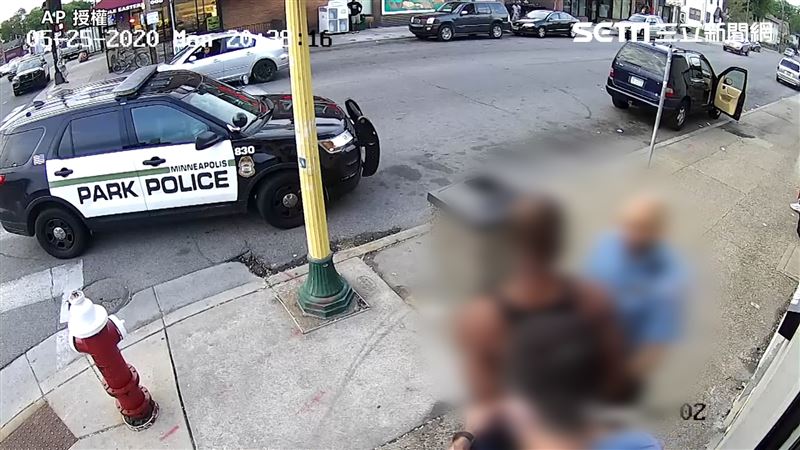 美警喊冤：是非裔男拒捕！監視器打臉