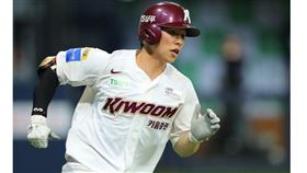 ▲培證英雄內野手金慧成演出完全打擊。（圖／截自韓國聯合新聞通訊社）