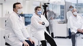 史巴恩（左）推文批評川普宣布退出WHO。（圖／翻攝自Jens Spahn推特）

https://twitter.com/jensspahn/status/1257307843310411776/photo/1