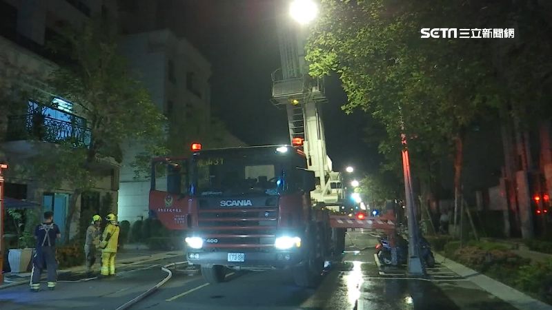 頂樓神明廳突起火 屋主滅火失敗驚逃驚魂未定呆坐路邊 社會 三立新聞網setn Com