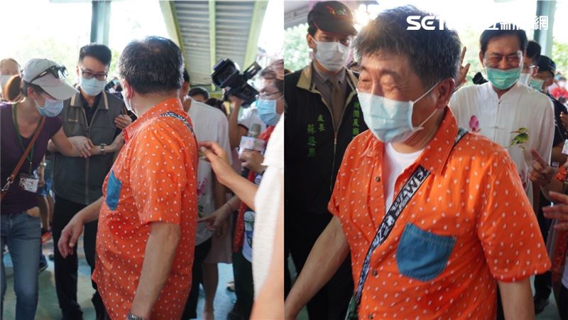 陳時中穿夾腳拖狂被踩　回頭抓包大笑
