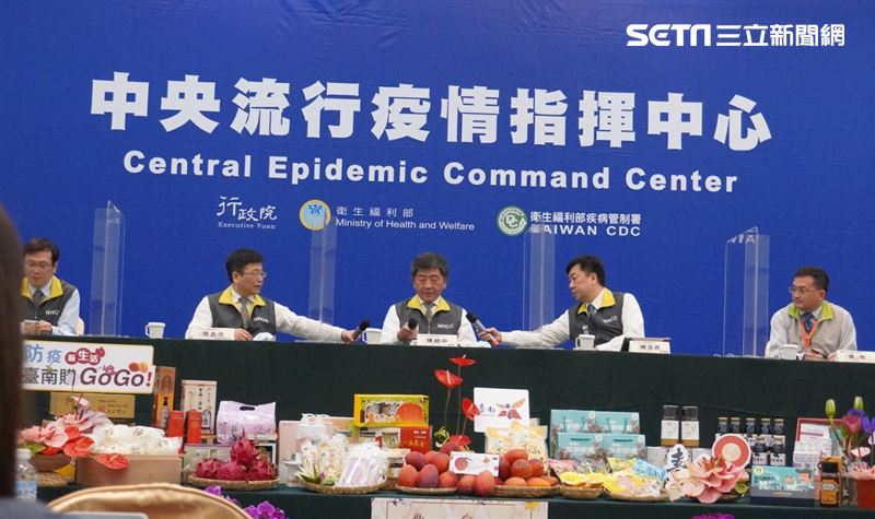 暖！阿中麥沒聲　左右護法神同步伸手