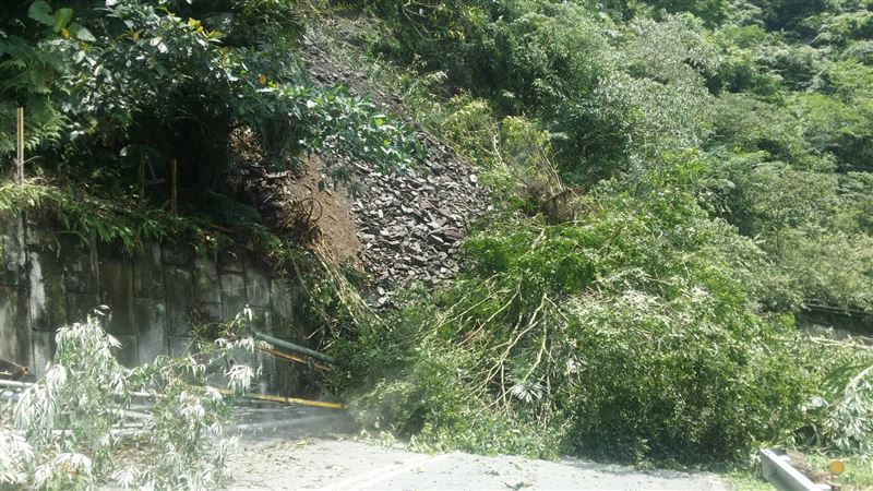 太平山鳩之澤邊坡坍方　雙向道搶修中