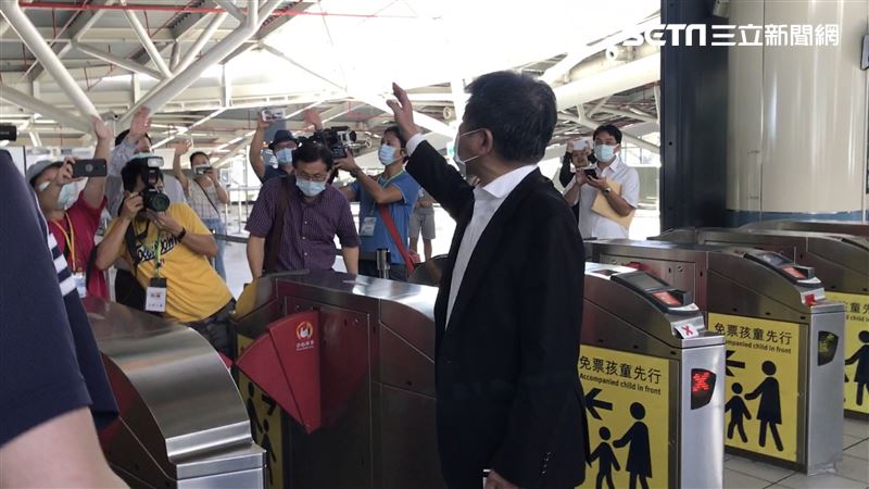 阿中趕場不喊累！趕往一中商圈致意