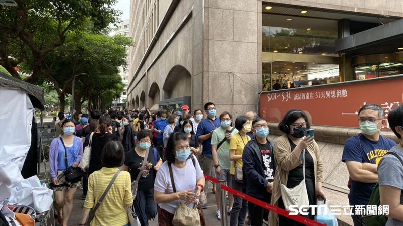 越晚人越多！誠品敦南入場等20分鐘