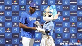 ▲悍將洋投索沙拿下單場MVP。（圖／記者劉彥池攝影）