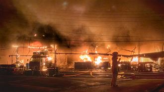 台中舊建國市場大火　26攤位遭波及