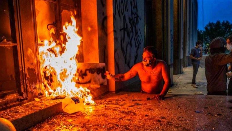 美各地爆示威抗議　德州進入災難狀態