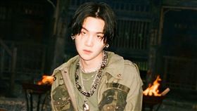 16:9
防彈成員新歌「收錄邪教講道」片段　曾教唆逾900人輕生
BTS SUGA D-2
圖／翻攝自IG