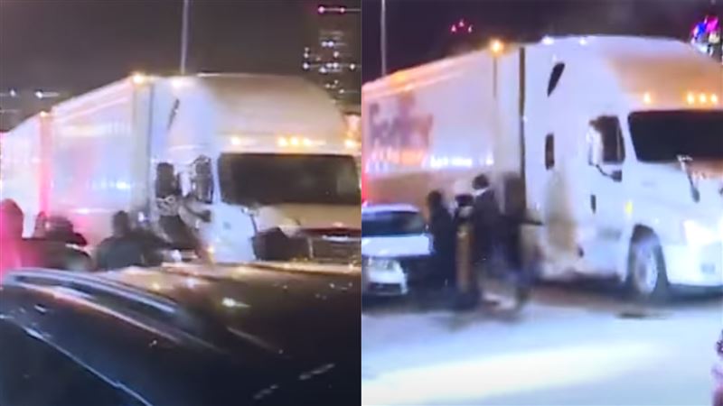 示威者爬上物流車　遭輾斃拖行20米