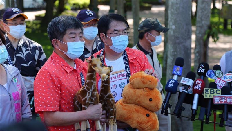 阿中跑行程險熱暈　呂秋遠籲放過他吧