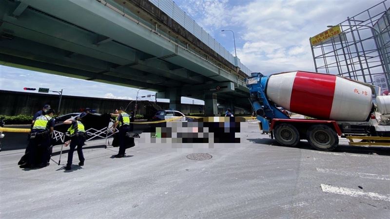 水泥車違規左轉　情侶1遭輾斃1撞死