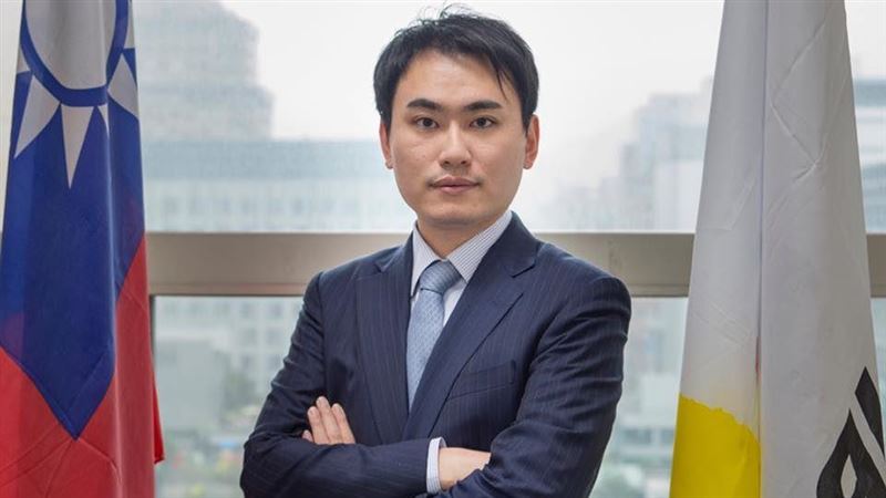 被爆料享特權…陳冠廷辭北市副發言人
