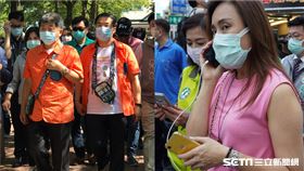 獨／台南幕後！百家店求貼阿中…她雙手講電話控場、護動線（圖／記者花芸曦攝影）