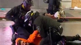 ▲非裔美國黑人佛洛伊德之死引發的暴動。（圖／翻攝自推特）