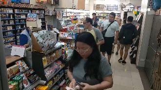 超商口罩解禁　民眾凌晨排隊搶購