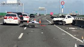 國道3彰化路段　賓士自撞駕駛拋飛亡（圖／翻攝畫面）