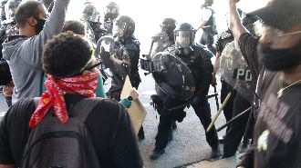 示威潮現暴力搶劫　紐約宵禁宣布延長