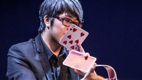 魔術師吳何（圖／翻攝自吳何臉書）