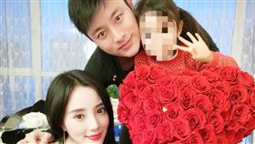 賈乃亮、李小璐、甜馨。（圖／微博）