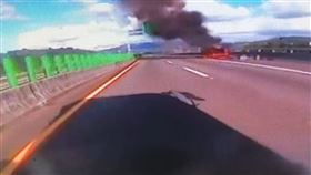 火燒車,鳳梨,廂型車,車況,國道六號（圖／翻攝畫面）