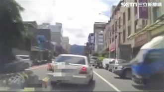 賓士男趕祭祖逆向超車　輾斃摔車媽媽