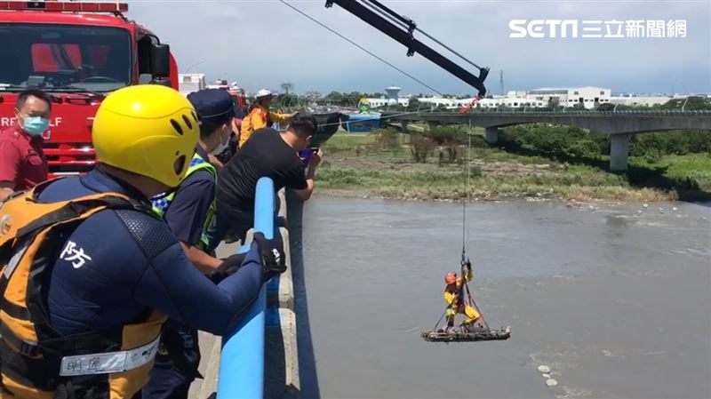新／釣客聽到墜溪聲…轉頭看他滿身血