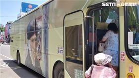 屏東首創藝術公車（屏縣府提供）