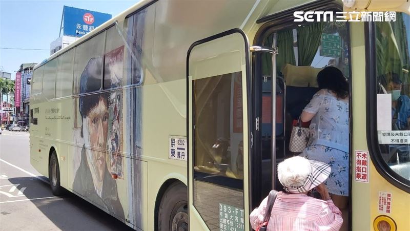 梵谷在街上趴趴走　屏東首創藝術公車
