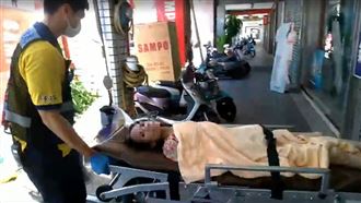 老婦鎖家中20天斷食　遭強制送醫