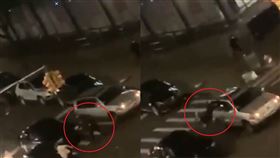仇警？紐約警遭「撞飛」震撼畫面曝光
美國,種族歧視,執法不當,George Floyd,紐約,肇事逃逸,警察
翻攝自推特