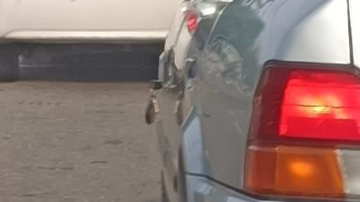 懸疑！車門插著鑰匙…駕駛依舊趴趴走