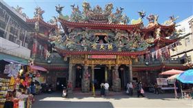 武漢肺炎疫情趨緩，苗栗縣通霄鎮白沙屯拱天宮宣布，恢復信眾自由參拜及假日平安餐，進香活動目前仍禁止。（中央社檔案照片）