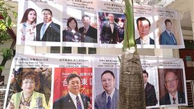 台菲扶輪社合捐防護裝備　助菲國抗疫台灣國際扶輪3461地區和菲律賓國際扶輪3770地區2日合捐2500套防護裝備給菲律賓新埃西哈省，現場掛出布條展示台灣捐助單位各扶輪社長照片。（菲律賓國際扶輪3770地區提供）中央社記者陳妍君傳真　109年6月2日