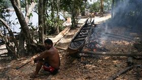 巴西亞諾馬米族群是亞馬遜地區受武漢肺炎威脅最嚴重的原住民族群。亞諾馬米和葉卡瓦納部落已有55例確診。圖為葉卡瓦納部落。（圖取自維基共享資源，作者：Luisovalles，CC BY-SA 3.0）