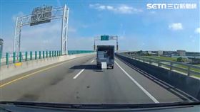 台61小貨車載保麗龍跳彈／爆廢公社徐先生授權提供