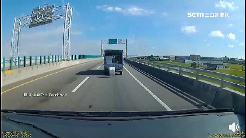 神奇箱跳車又彈回　物理老師解答了