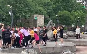 中國　大媽　幹架　搶地盤