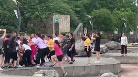 中國　大媽　幹架　搶地盤