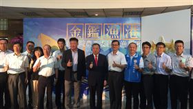 漁港擴大評選　農委會版振興券將加碼推出漁業署3日召開「109年度漁港環境評鑑啟動」記者會，宣布擴大舉辦「金鑑漁港」評選活動。署長張致盛（右6）說，將推出農委會版振興券，用優惠吸引饕客消費。中央社記者楊淑閔攝　109年6月3日