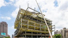 打造文化新地標，桃園市立圖書館新建總館工程上梁，目標2021年10月完工（圖／桃園市政府）